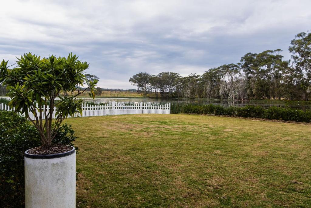 Lake Russell Retreat Emerald Beach Exteriér fotografie